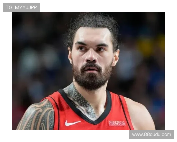 亚当斯高效砍下两双力压群雄拼下八个前场篮板展现统治级内线实力 亚当斯高效砍下两双力压群雄拼下八个前场篮板展现统治级内线实力