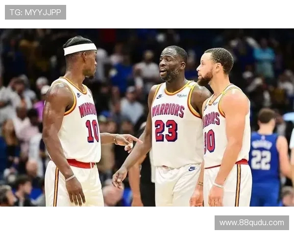 库里称巴追联手提前终结悬念 末节仅出战两分钟便锁定胜局 库里称巴追联手提前终结悬念 末节仅出战两分钟便锁定胜局