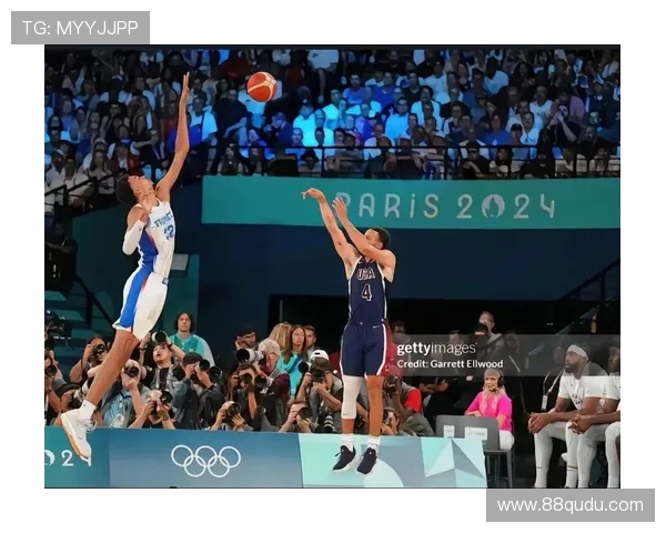 萌萌哒文班亚马小时候打球画面展现瘦弱身躯与修长四肢的独特魅力